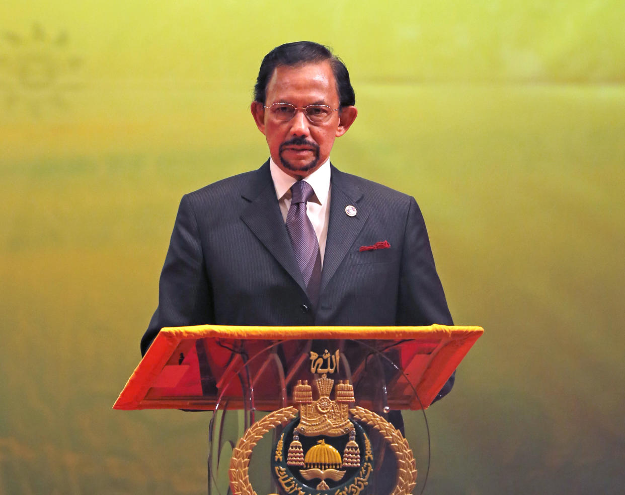 Sultán de Brunei, Hassanal Bolkiah, anunció la aplicación de las leyes de la sharia islámica a partir del 3 de abril de 2019 (AP Photo/Vincent Thian)