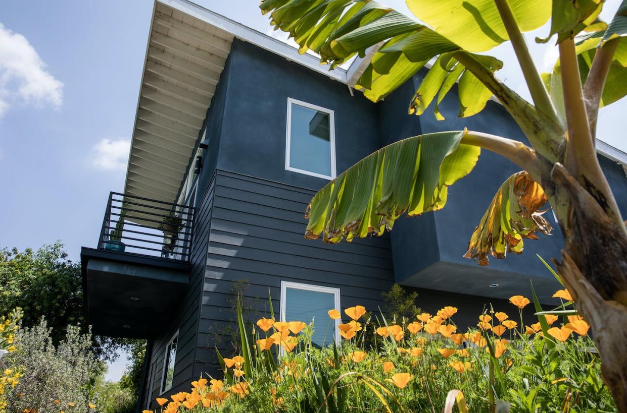 A newly built accessory dwelling unit in Los Angeles. <a href="https://www.gettyimages.com/detail/news-photo/the-accessory-dwelling-unit-behind-grove-pashleys-main-home-news-photo/1256258319?adppopup=true" rel="nofollow noopener" target="_blank" data-ylk="slk:Alisha Jucevic/The Washington Post via Getty Images;elm:context_link;itc:0;sec:content-canvas" class="link ">Alisha Jucevic/The Washington Post via Getty Images</a>