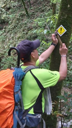 桃市山岳協會與新竹林管處合作　山徑標示明亮增加識別度