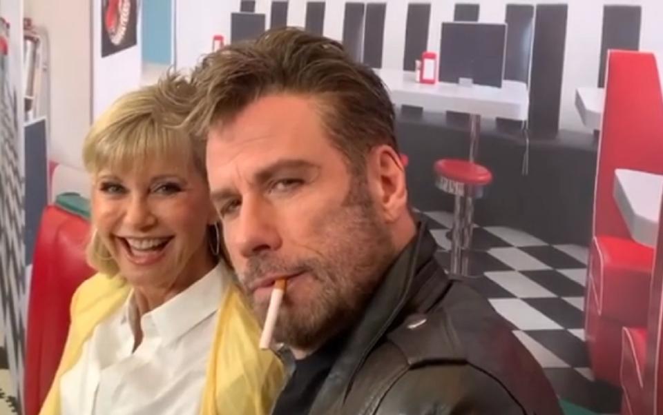 Olivia Newton-John y John Travolta reviven 'Grease' 41 años después. (Foto: Instagram / @johntravolta)