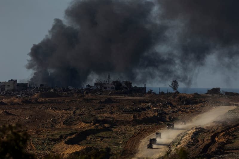 Smoke rises from damaged buildings in the northern Gaza Strip seen from southern Israel as fighting between Israeli troops and Islamist Hamas militants continues. Ilia Yefimovich/dpa