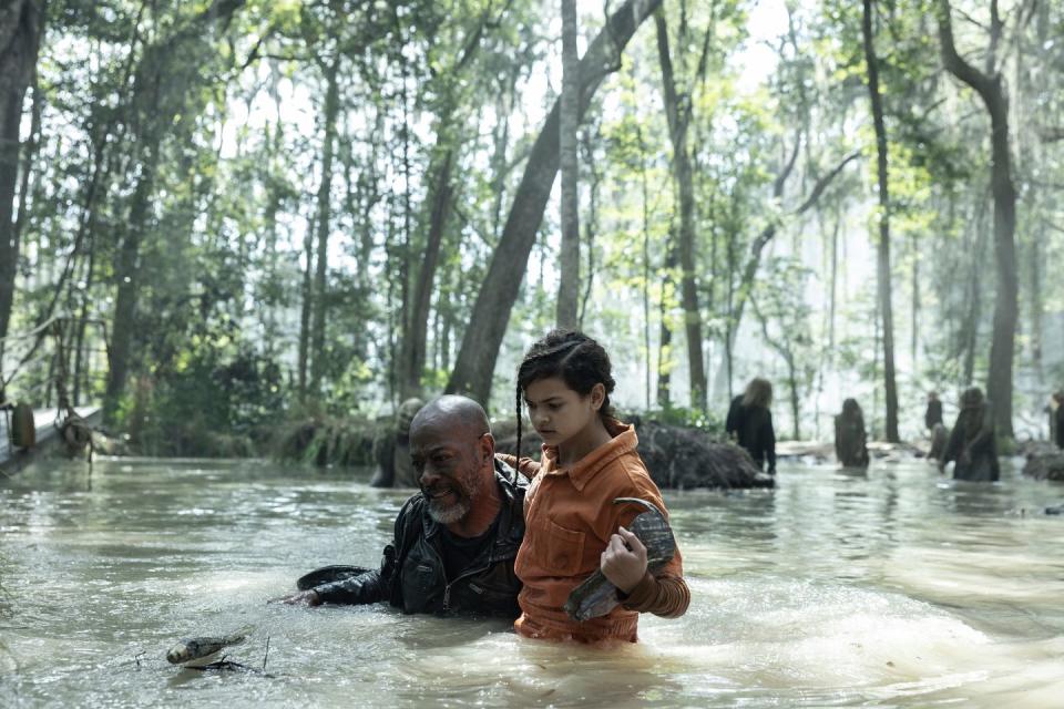 lennie james as morgan jones, zoey merchant as wren fear the walking dead season 8, episode 1