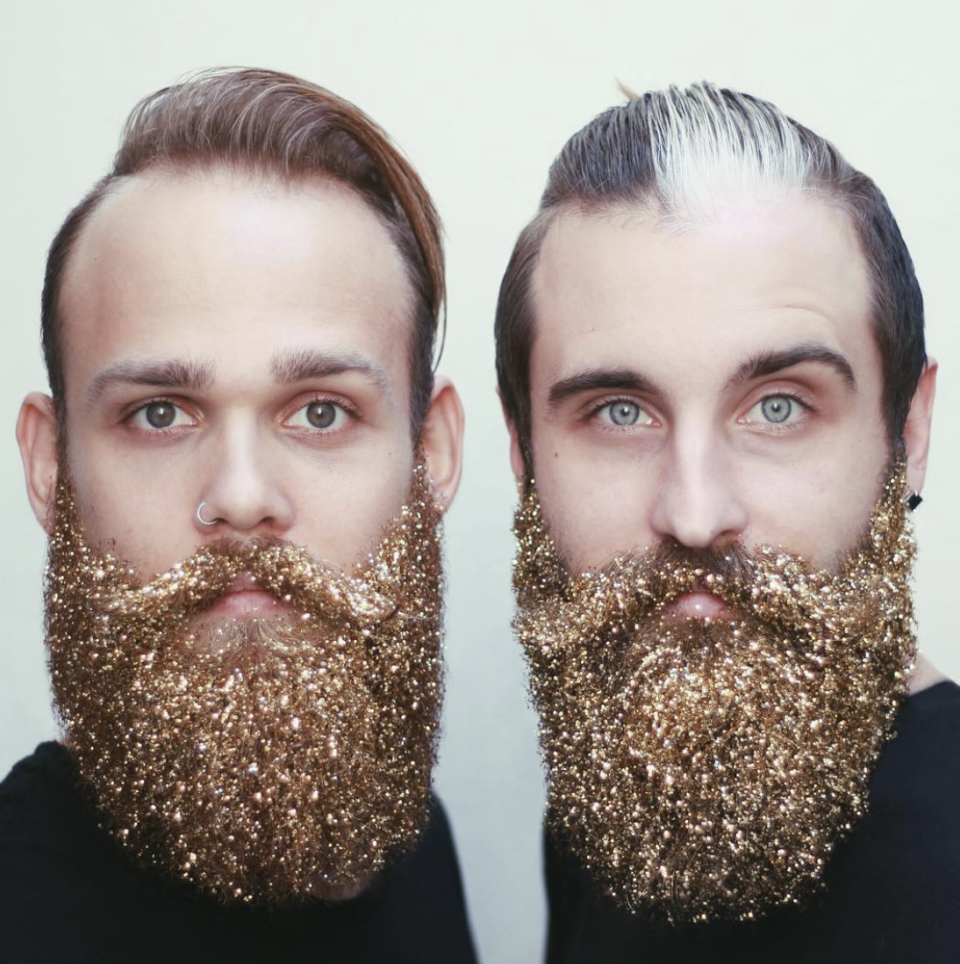 <p>Selbst Männer konnten sich dem Glitzer-Hype nicht entziehen: Glitzer-Bärte waren 2015 ein Phänomen. Das führte dazu, dass man noch TAGE später überall Glitzer finden konnte. [Bild: The Gay Beards/ Instagram] </p>