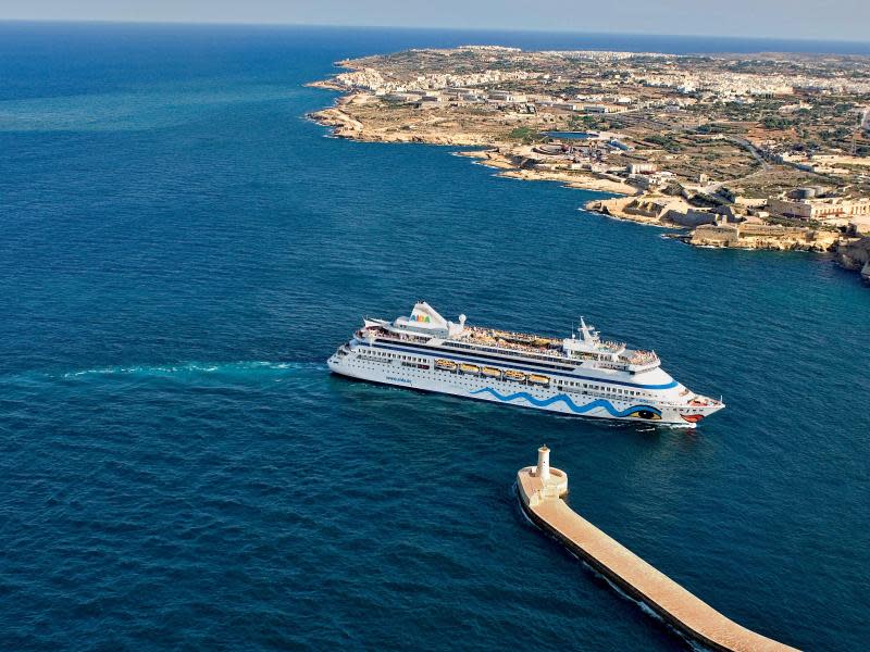 Das Mittelmeer, hier vor Malta, ist immer noch das beliebteste Reisegebiet deutscher Kreuzfahrer. Foto: Aida Cruises