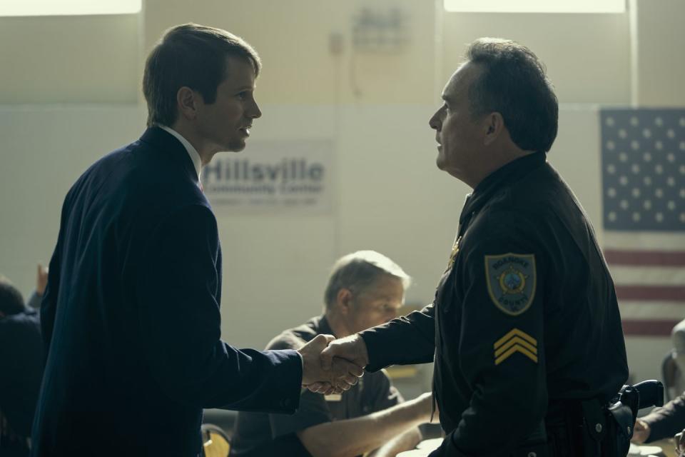painkiller l to r tyler ritter as john brownlee, billy smith as sheriff wayne in episode 104 of painkiller cr keri andersonnetflix © 2023