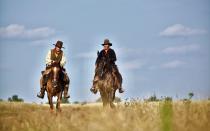 16. "The Sisters Brothers" (2019, Regie: Jacques Audiard). Von Mord und Marmelade: Der Franzose Audiard verfilmte einen tollen Western-Roman mit Faible für Freuds Psychoanalyse - ohne das Genre der Lächerlichkeit preiszugeben. Das Publikum ließ John C. Reilly (links) und Joaquin Phoenix als Auftragskiller und ungleiche Brüder allein reiten. Gute Voraussetzung, später mal Kult zu werden. (Bild: Wild Bunch Germany)