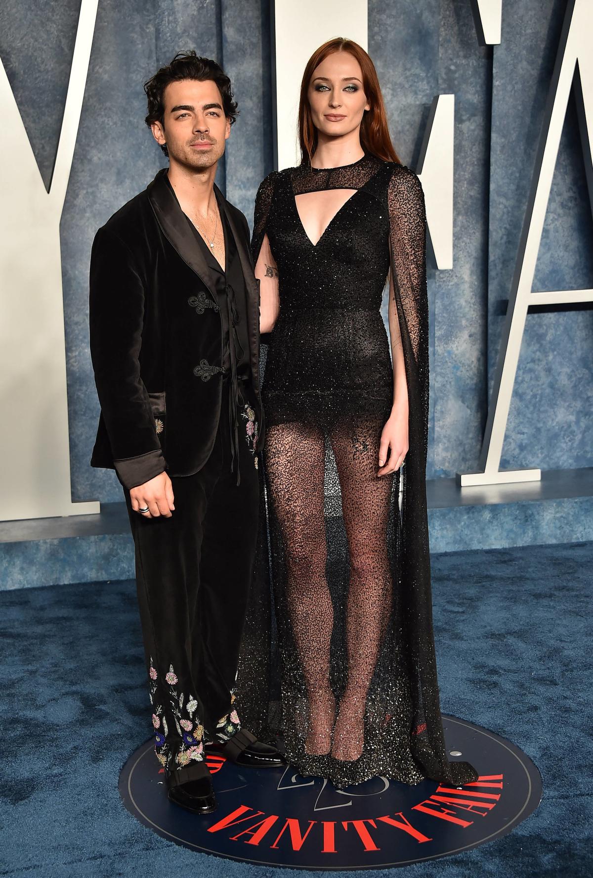 Joe Jonas & Sophie Turner Finally Make First Red Carpet Appearance