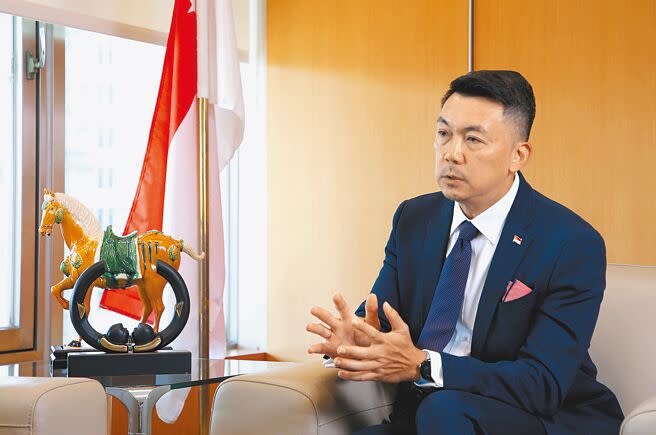 新加坡駐台北商務辦事處代表葉偉傑，2日接受本報專訪。（趙雙傑攝）