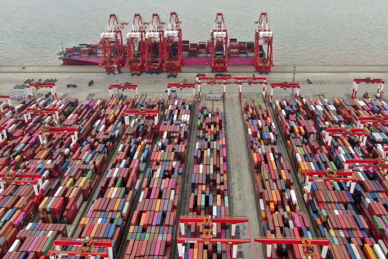 El puerto de contenedores de Yangshan, cerca de Shanghái (Archivo) 