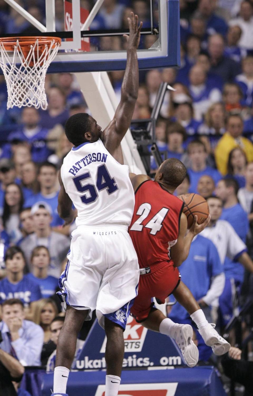 Gardner-Webb’s Takayo Siddle drew a foul from Kentucky’s Patrick Patterson during the Bulldogs’ 84-68 upset of UK at Rupp Arena on Nov. 7, 2007. Siddle, now the head coach at UNC Wilmington, scored eight points and had three assists in Gardner-Webb’s upset.