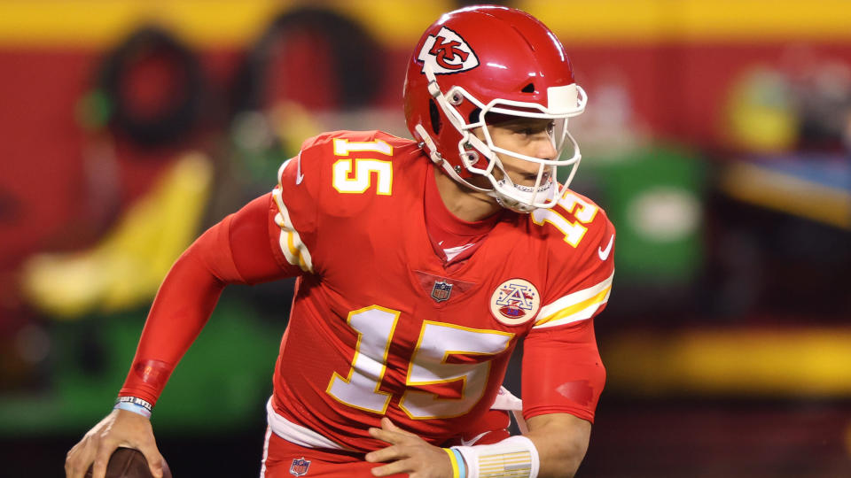 KANSAS CITY, MISSOURI - DECEMBER 06: Patrick Mahomes #15 of the Kansas City Chiefs looks to pass during the second quarter of a game against the Denver Broncos at Arrowhead Stadium on December 06, 2020 in Kansas City, Missouri. (Photo by Jamie Squire/Getty Images)