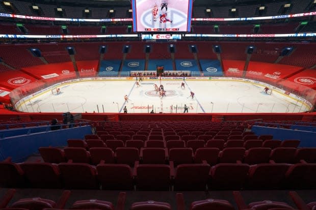 The federation of chambers of commerce said if rapidly deployed, the passport system could allow fans to catch some playoff action at the Bell Centre.