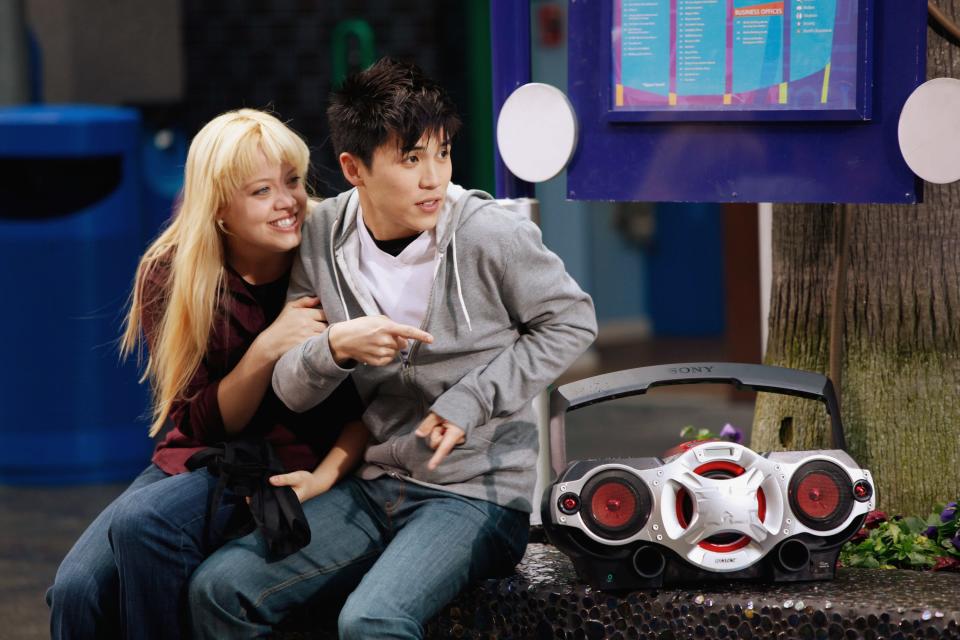 Harper Grae and Abraham Lim sitting together by a stereo on "The Glee Project"