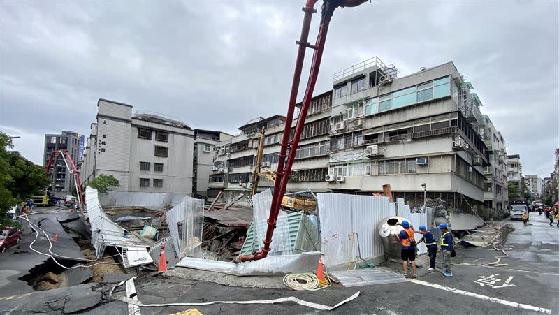 基泰大直建案釀民宅塌陷。（圖／台北市攝影記者聯誼會提供）