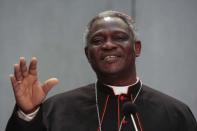 <b>Cardenal Peter Kodwo Appiah Turkson</b>: es el principal candidato africano. Jefe de la oficina de justicia y paz del Vaticano, es el portavoz de la conciencia social de la Iglesia y respalda la reforma financiera mundial. Mostró un video criticando a los musulmanes en un reciente sínodo vaticano, generando dudas sobre qué piensa del Islam.