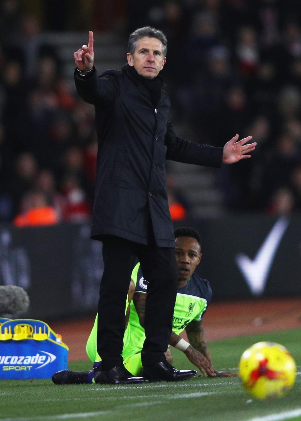 <p>Southampton manager Claude Puel instructs his team (Getty Images) </p>