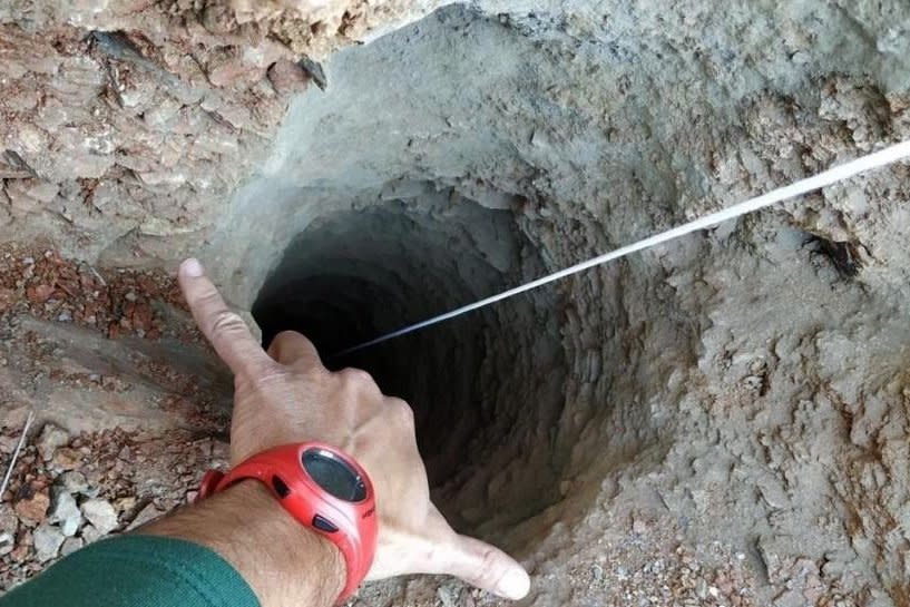 Julen Rosello: Spanish rescuers hope to find toddler trapped down 110m well in 36 hours