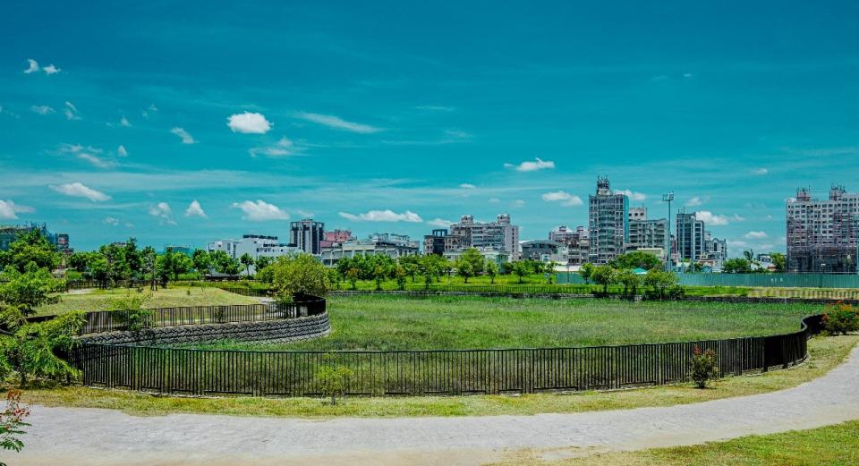 ▲永康區大市政特區座擁萬坪公園，無限視野棟距。（圖／業者提供）