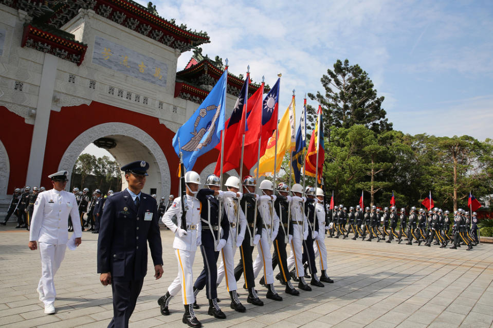 三軍儀隊在台北市忠烈祠廣場慶祝九三軍人節及對日抗戰勝利。 （資料照片）