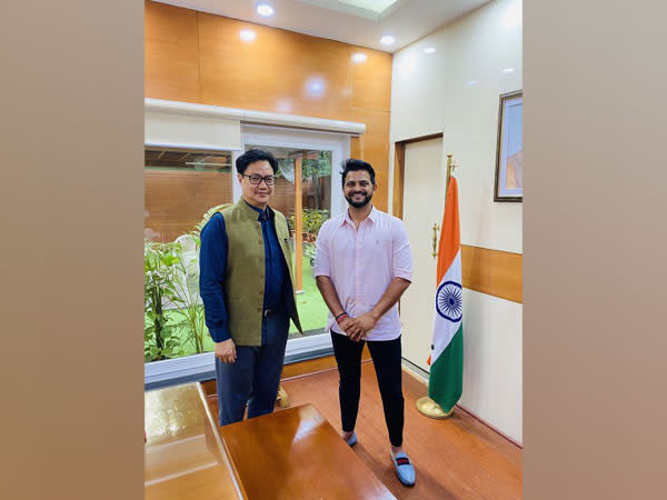 Suresh Raina with Kiren Rijiju (Photo/ Suresh Raina Twitter)