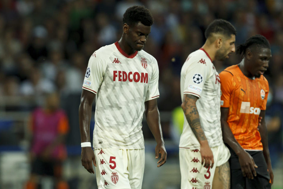 KHARKIV, UKRAINE - AUGUST 25: (BILD ZEITUNG OUT) Benoit Badiashile of AS Monaco looks dejected during the UEFA Champions League Play Offs Leg Two Match between Shakhtar Donetsk and AS Monaco at OSC Metalist on August 25, 2021 in Kharkiv, Ukraine. (Photo by Stanislav Vedmid/DeFodi Images via Getty Images)