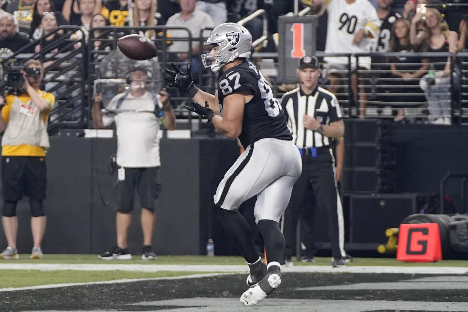 Las Vegas Raiders tight end Michael Mayer (87) catches a 2-point conversion during the second half of an NFL football game against the Pittsburgh Steelers Sunday, Sept. 24, 2023, in Las Vegas. (AP Photo/Mark J. Terrill)