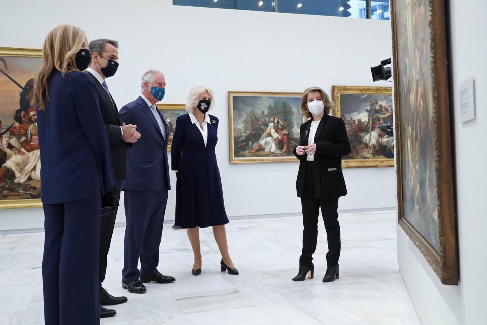 8) Camilla, Charles, and Prime Minister Mitsotakis visited The National Gallery in Athens on March 24.