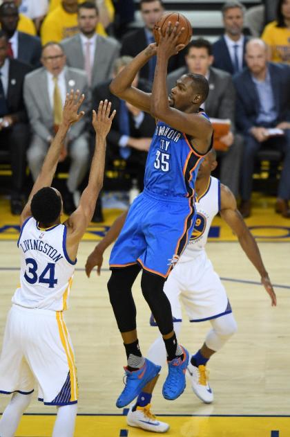 Kevin Durant finished with 26 points on Monday. (Getty)