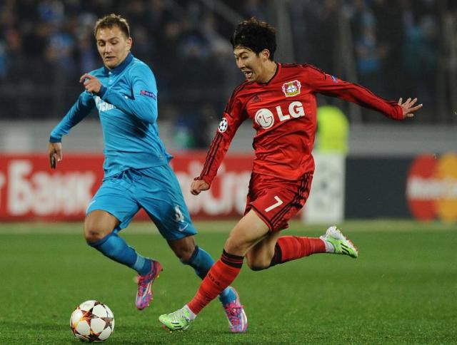 Leverkusen, Germany, 1st October, 2014. UEFA Champions League 2014/2015  Group stage Group C matchday 2, Bayer 04 Leverkusen (red) - Benfica  Lissabon (black) --- Heung-Min Son (Leverkusen) and Stefan Kie§ling  (Kiessling) (Leverkusen)