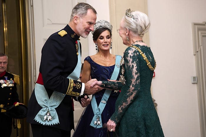 Reina Margarita con los reyes Felipe y Letizia