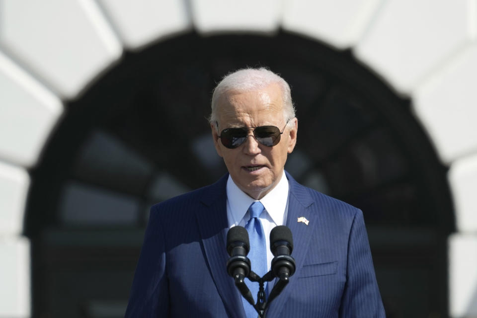 El presidente Joe Biden habla en una ceremonia de Estado con el primer ministro japonés Fumio Kishida en la Casa Blanca, el miércoles 10 de abril de 2024, en Washington. (AP Foto/Susan Walsh)