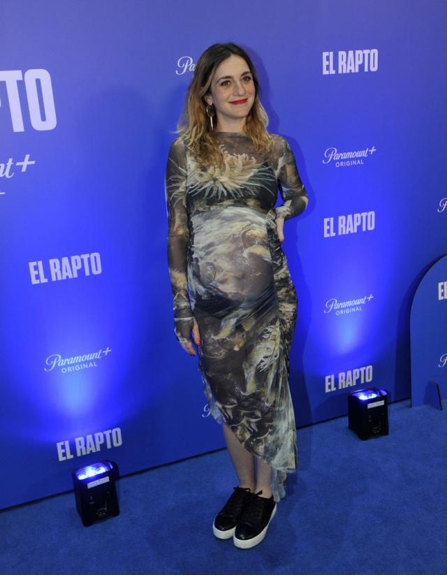 vestido transparente estampado irregular