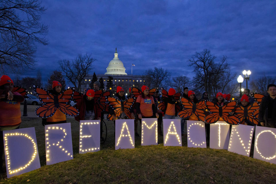 Last-gasp try for immigration deal fell to partisan disputes