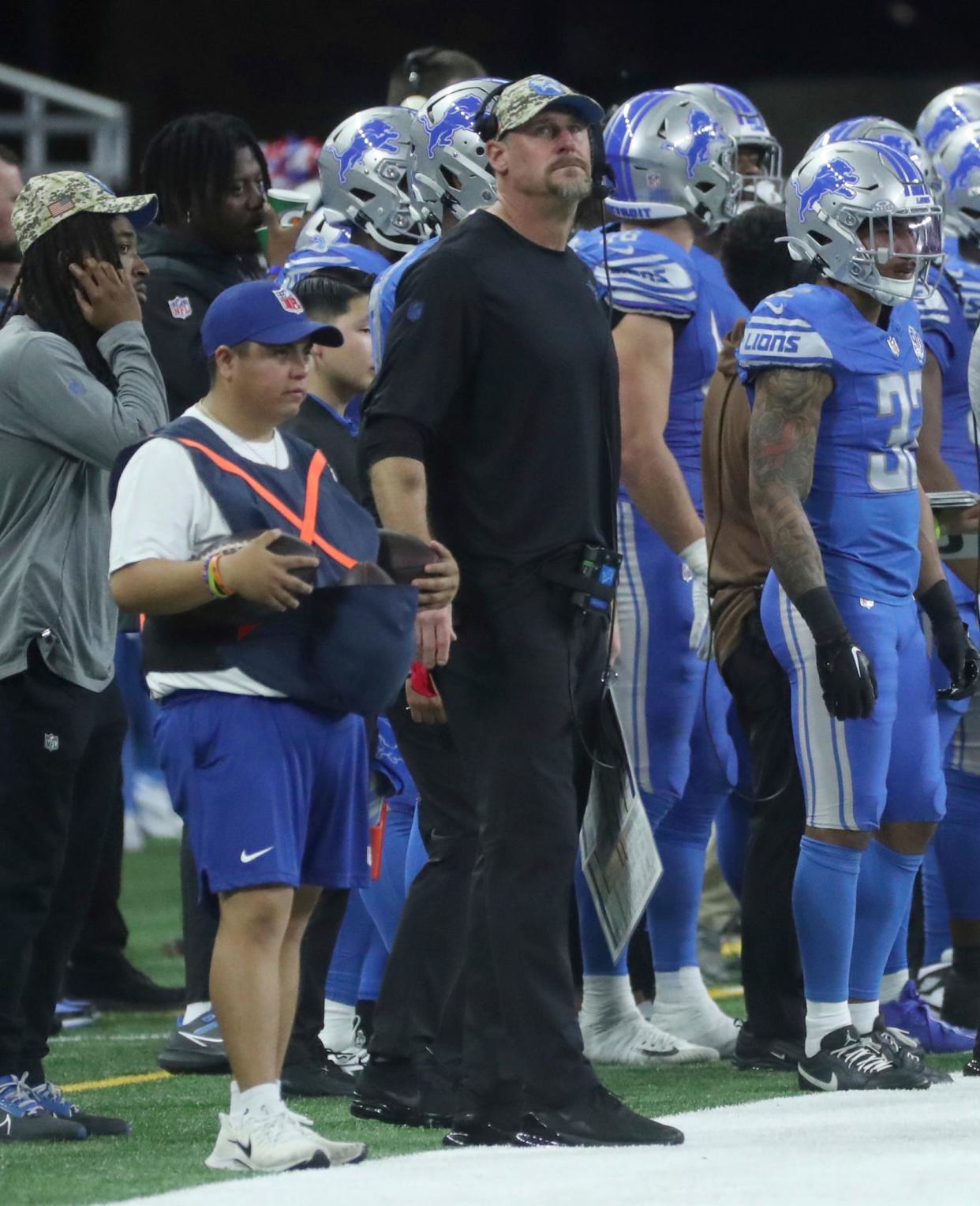 Detroit Lions head coach Dan Campbell watches action against the Chicago Bears during the first half at Ford Field, Sunday, Nov. 19, 2023.