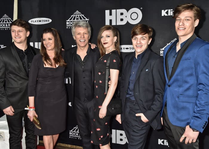 Jon Bon Jovi junto a su mujer y sus hijos