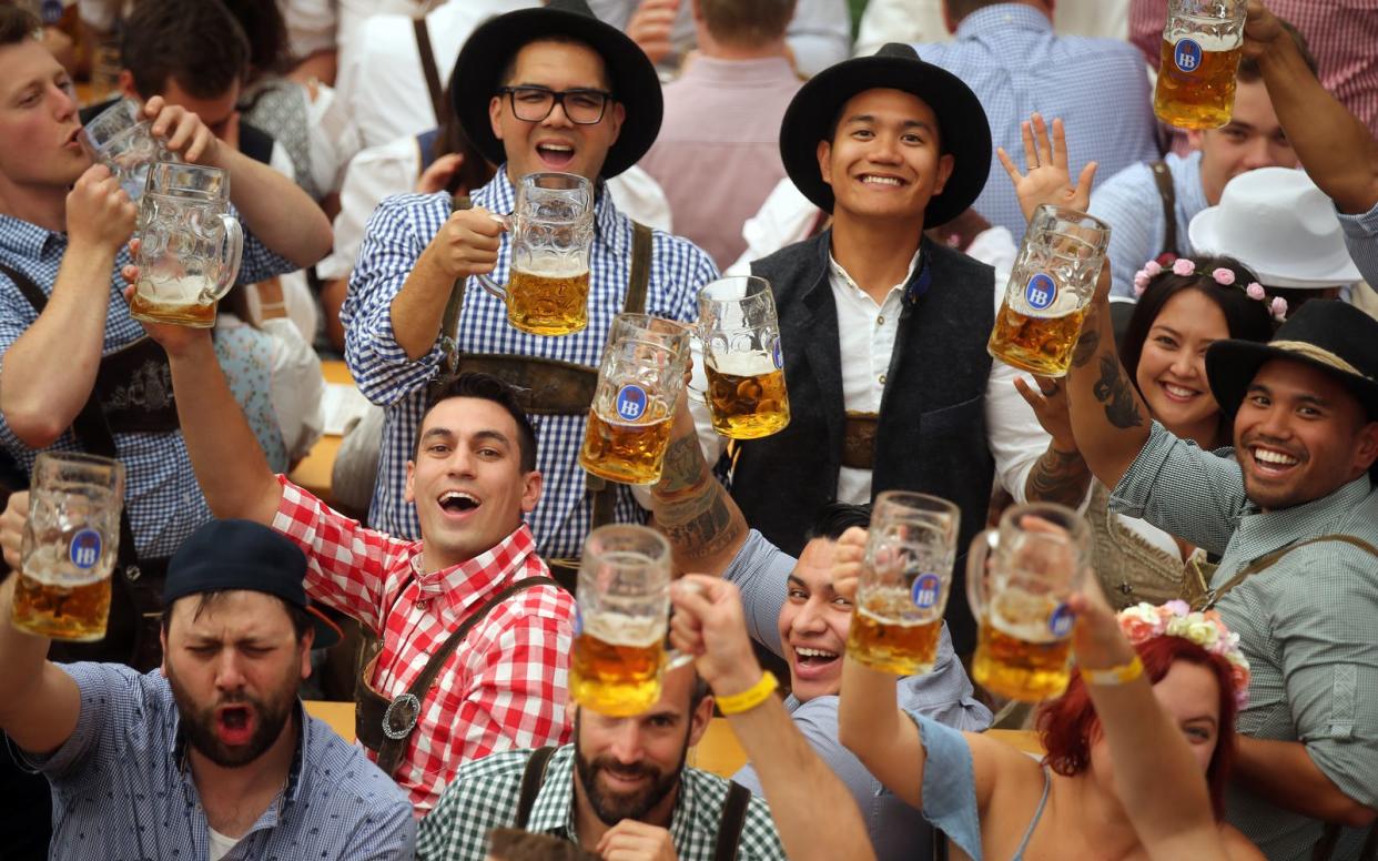 Auf dem Oktoberfest gibt es "Layla" wenn überhaupt mit abgeändertem Text zu hören. (Bild: Getty Images / Johannes Simon)