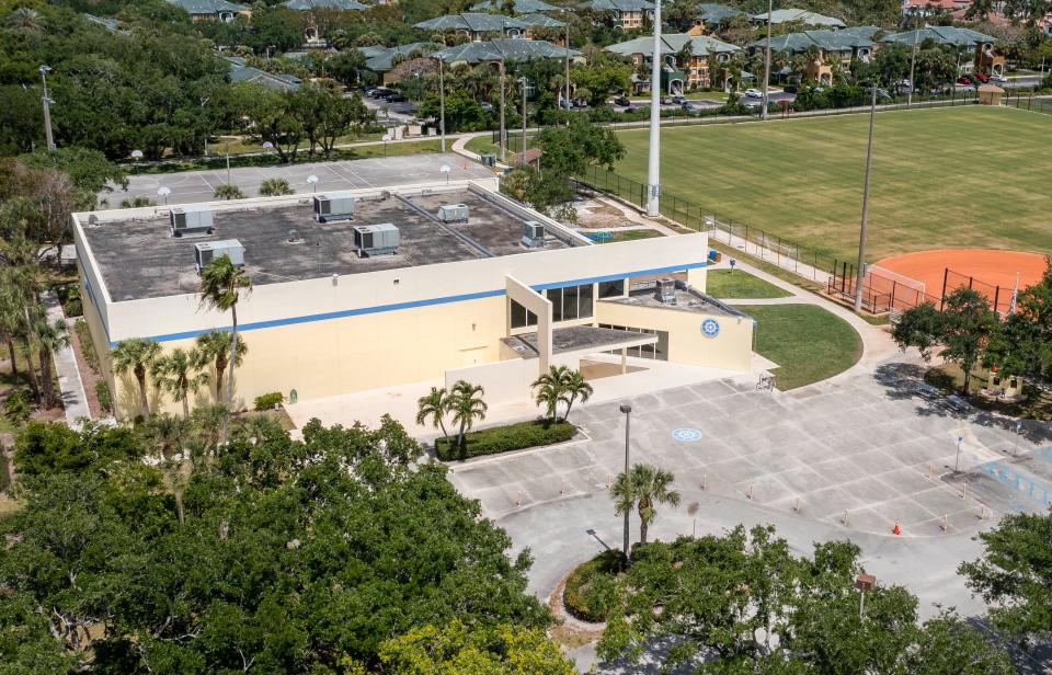 The North Palm Beach Community Center in North Palm Beach hosts three indoor courts.