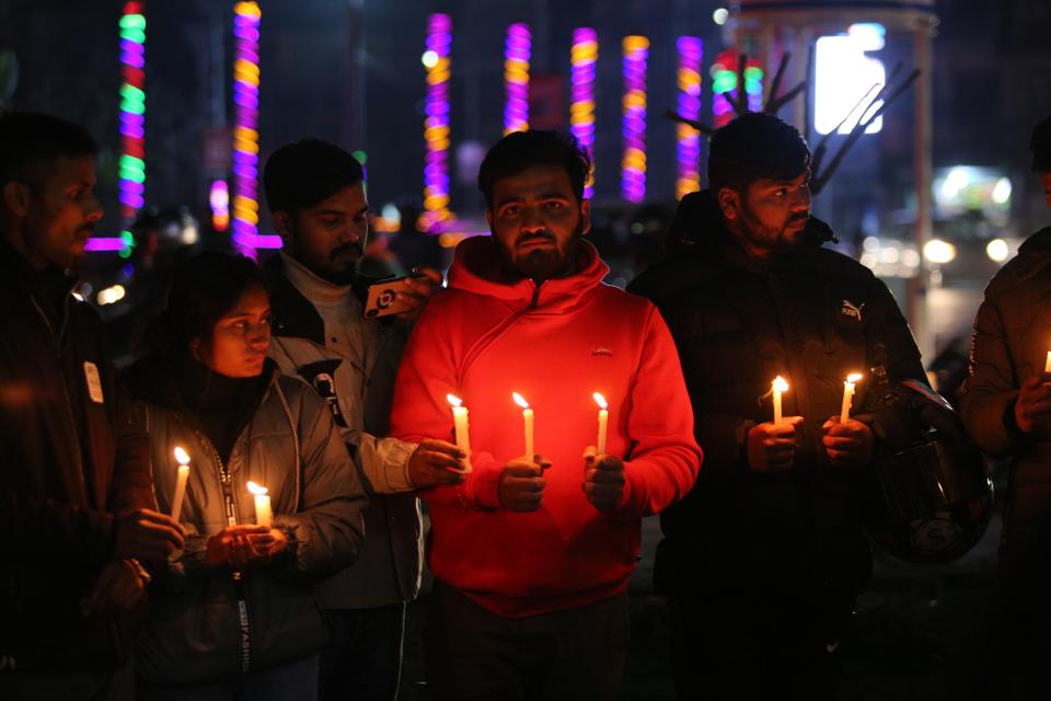 Candlelight vigil for victims of plane crash in Nepal (Anadolu Agency via Getty Images)
