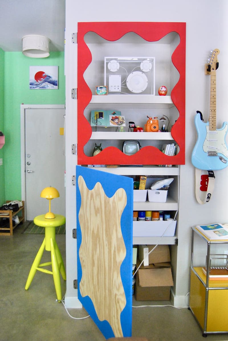 Red scalloped shelving.