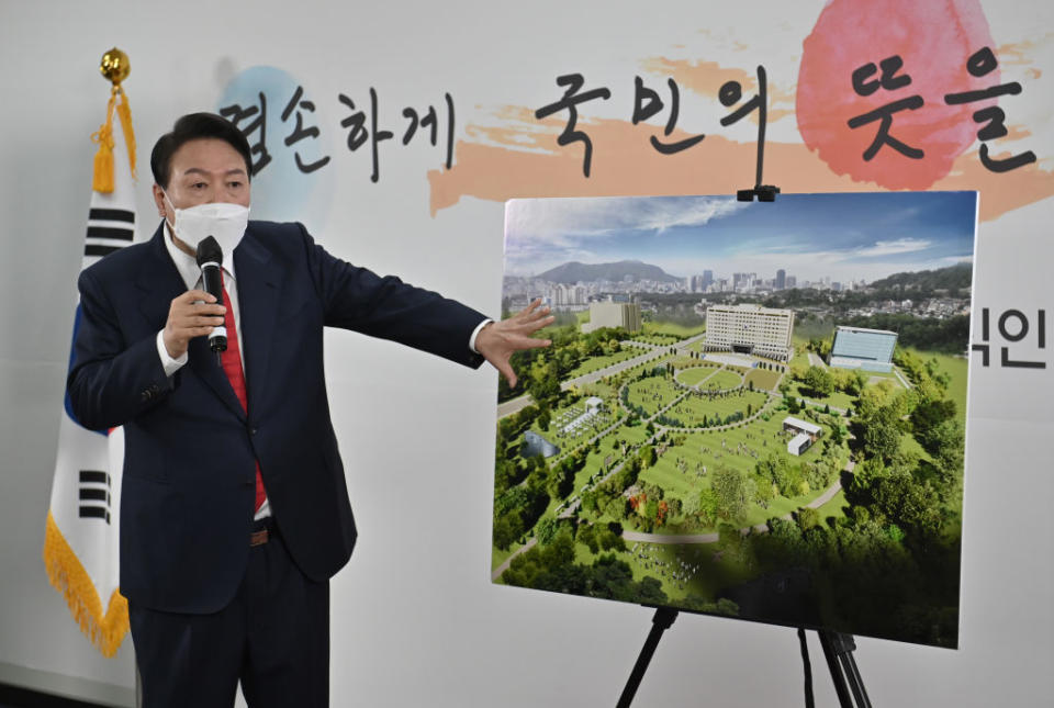 President-elect Yoon Suk-yeol shows a bird's eye view of his planned relocation of the presidential office during his press conference on March 20, 2022 in Seoul.<span class="copyright">Jung Yeon-Je—Pool/Getty Images</span>