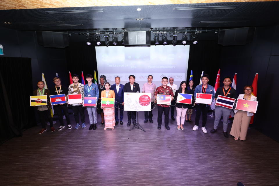 Youth leaders from 10 ASEAN countries launch The Gatekeeping Lives Movement for ASEAN Youth Community 2022. (PHOTO: CLA)