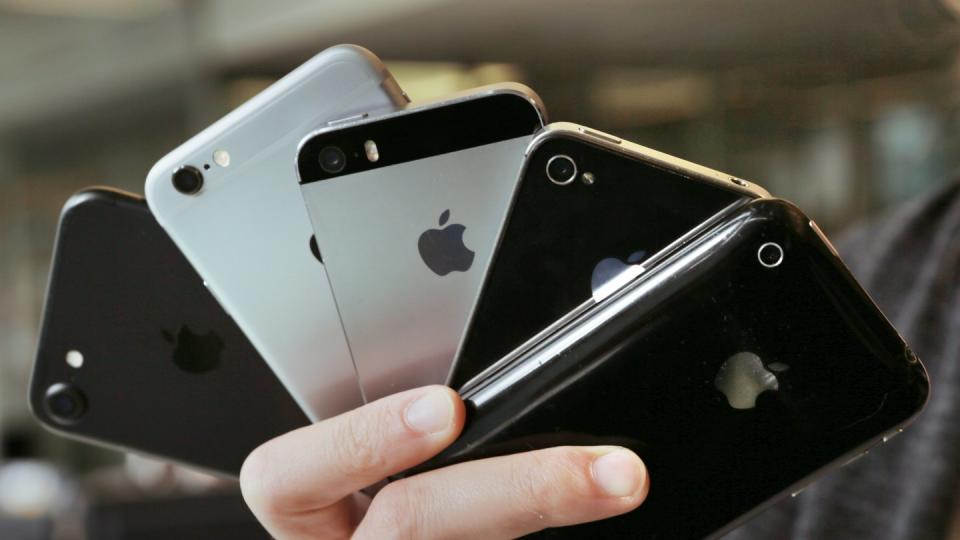 Apple ralentiza los iPhone antiguos para protegerlos y alargar su vida útil (DPA).