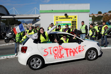 People wearing yellow vests, a symbol of a French drivers' protest against higher fuel prices, demonstrate near a petrol station in Antibes, France, November 17, 2018. REUTERS/Eric Gaillard