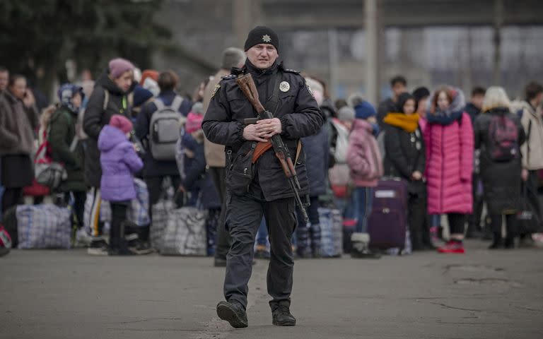 Policía ucraniano en Kostiantynivka, Donetsk