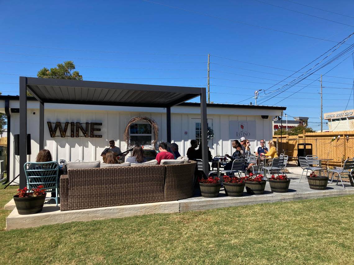 La’Vino Wine Bar in Warner Robins offers a back porch where live music is expected to be offered Fridays and Saturdays.