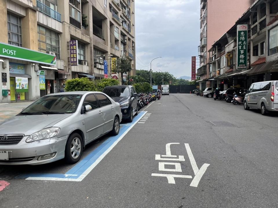 汐止區建成路56巷停車格。   圖：新北市交通局提供