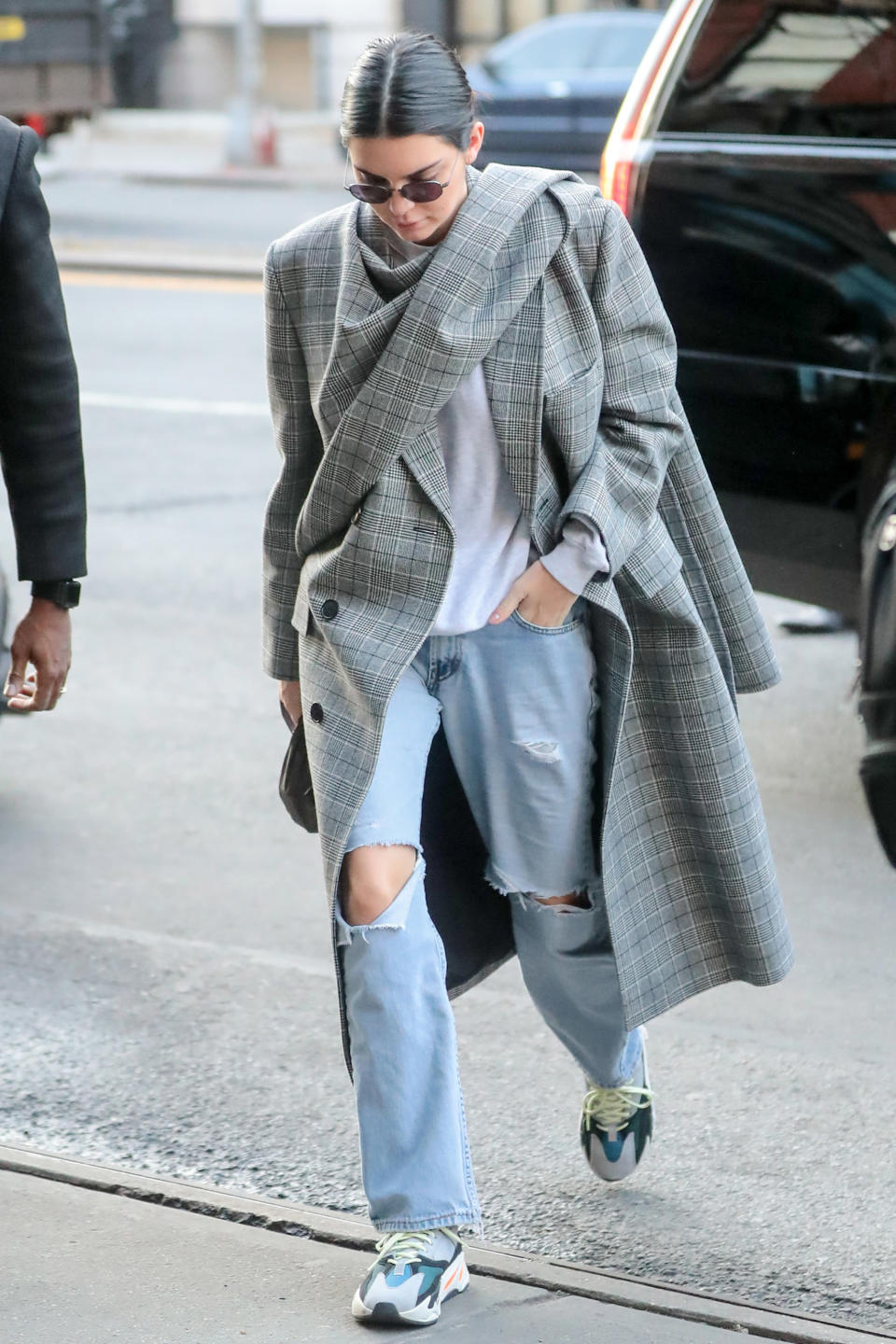 <p><strong>20 November </strong>Kendall Jenner teamed an oversized checked coat with ripped, baggy jeans and trainers for an outing in NYC.</p>