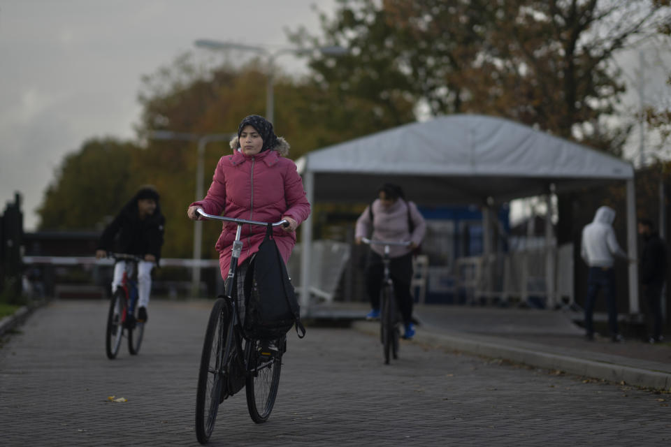 Asylum seekers leave the reception center in ter Apel, north eastern Netherlands, Thursday, Nov. 9, 2023. (AP Photo/Peter Dejong)