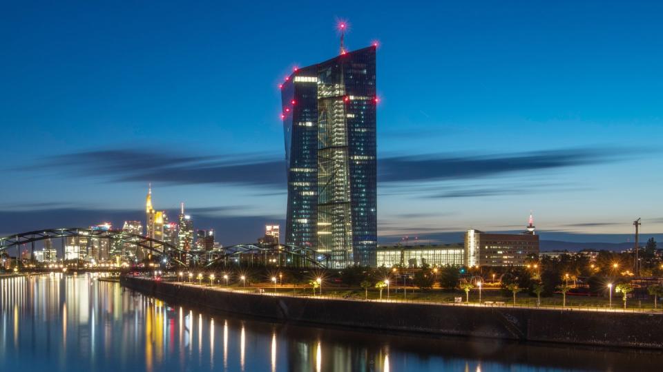 Die Europäische Zentralbank in Frankfurt am Main. Seit der schweren Finanz- und Wirtschaftskrise 2008 haben die Aufseher die Vorschriften generell verschärft und unterziehen die Institute regelmäßigen Gesundheitschecks. Foto: Boris Roessler