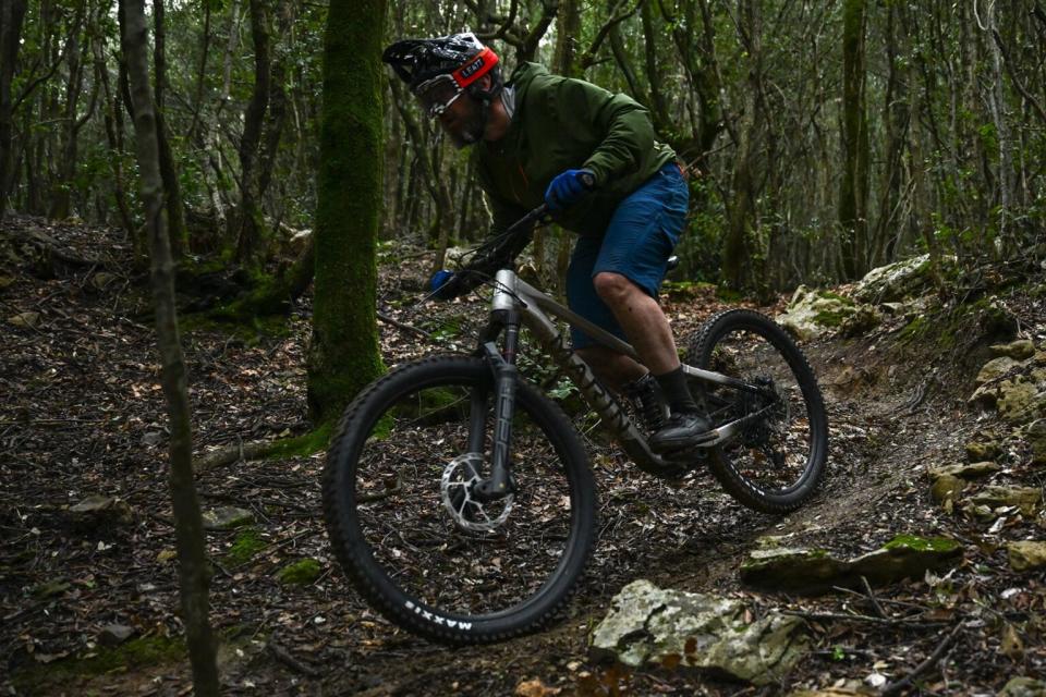 Marin Alpine Trail 160mm adjustable aluminum alloy enduro bike, photo by Mountain Bike Connection Winter-Mirror Media, cornering